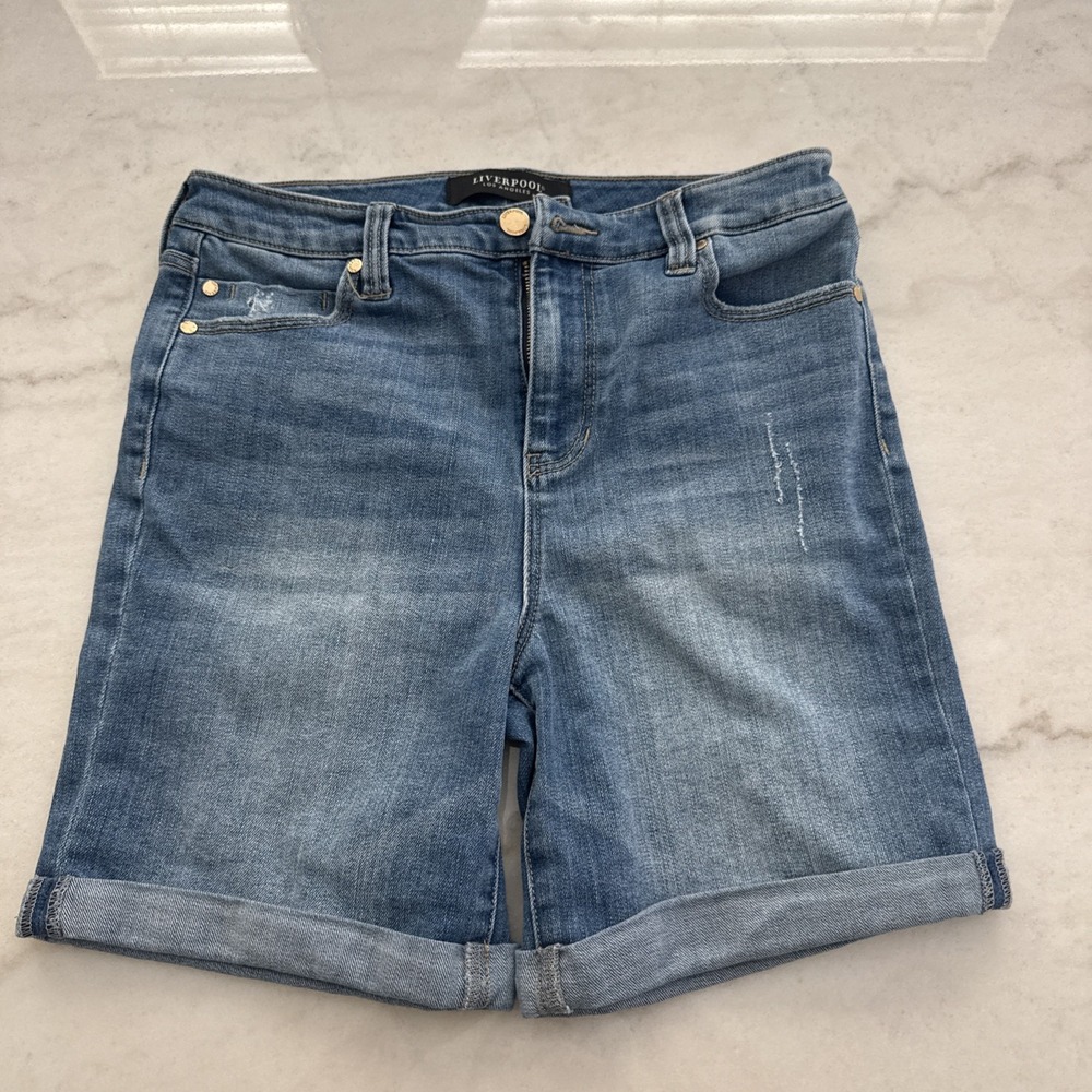 Liverpool Mid-Rise The Short Jean Light Distressed Bermuda Roll Short, 4 / 27